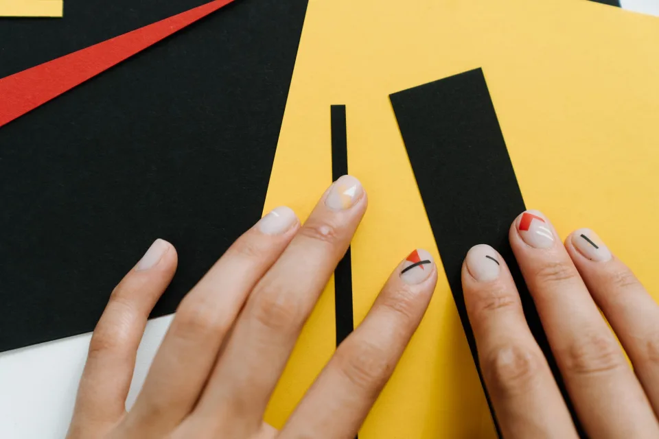 Tại Ely Nail